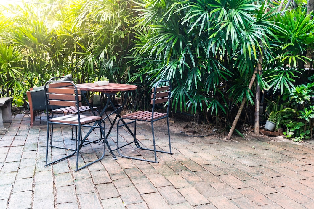 Tworzenie przytulnej przestrzeni na zewnątrz: kluczowe elementy komfortowego ogrodu