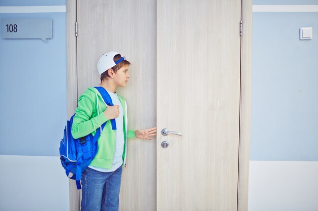 Jak wybór odpowiednich drzwi wejściowych wpływa na oszczędności w ogrzewaniu domu?